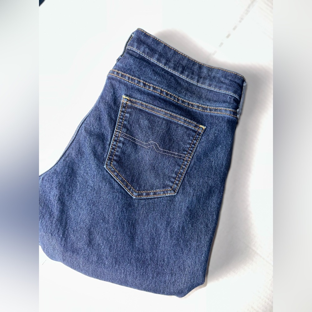 Arizona Jean Co. Women’s 11 Short Skinny Low Rise Stretch Denim